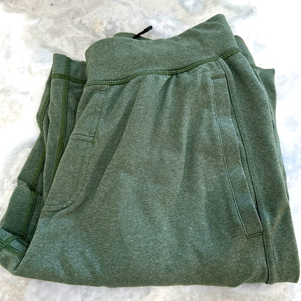 LULULEMON Green Kung Fu Pant Swetpants